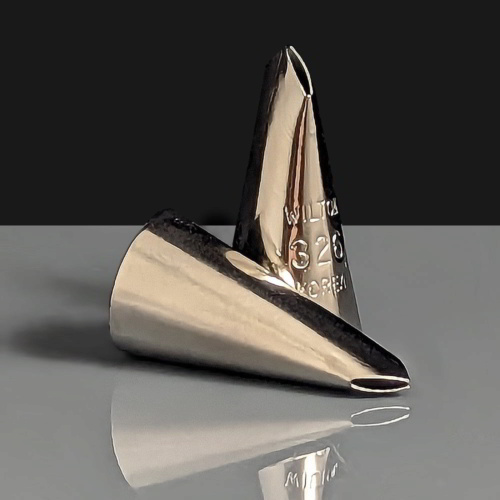 Wilton No. 326 Leaf Decorating Tip (1)