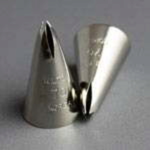 Wilton No. 70 Leaf Decorating Tip (1)