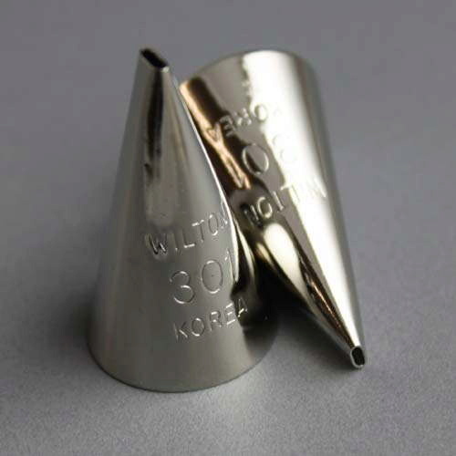 Wilton No.301 Round Decorating Tip (1)