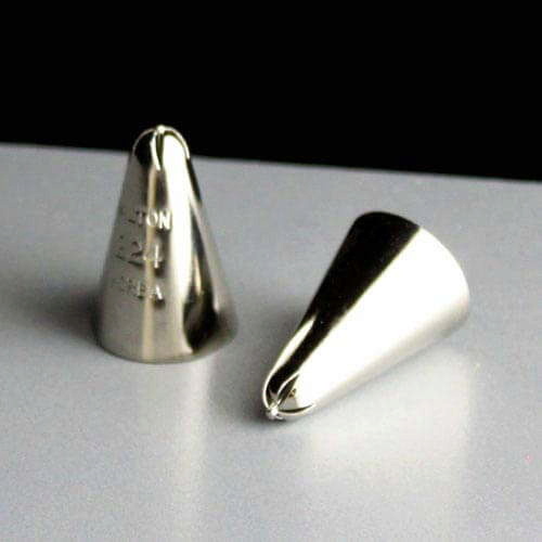 Wilton No.224 Drop Flower Decorating Tip (1)