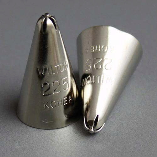 Wilton No.225 Drop Flower Decorating Tip (1)