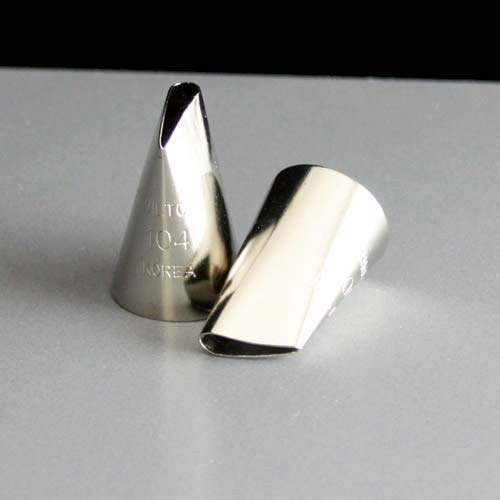 Wilton No. 125 Large Petal Decorating Tip (1)