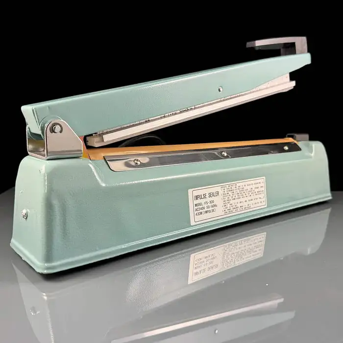 Sealing machine for plastic bags discount