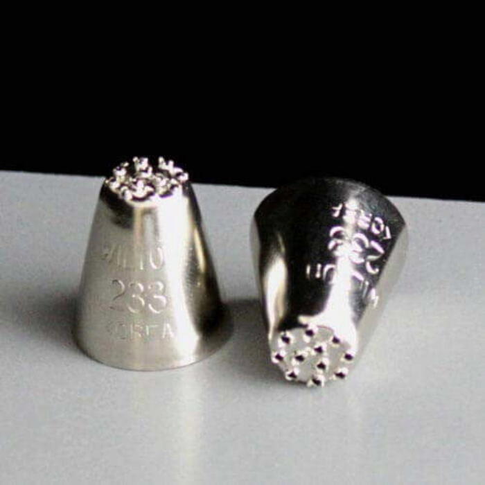 Wilton No. 233 Open Decorating Tip for Grass Icing