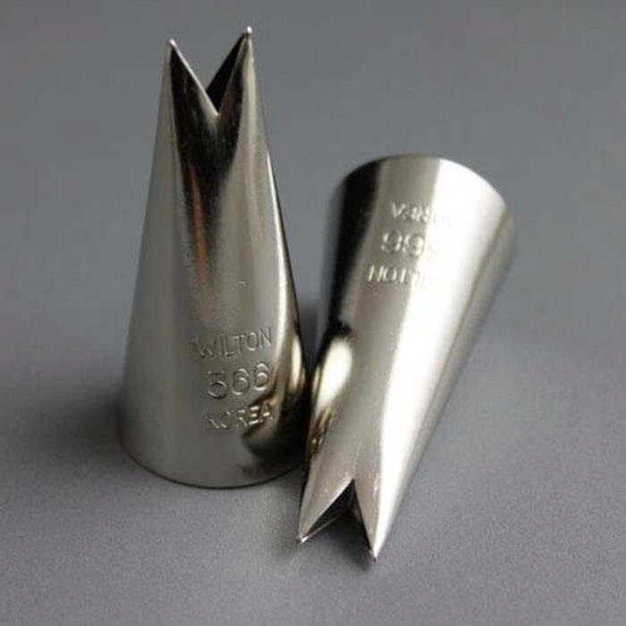 Wilton No. 366 Petal Decorating Tip