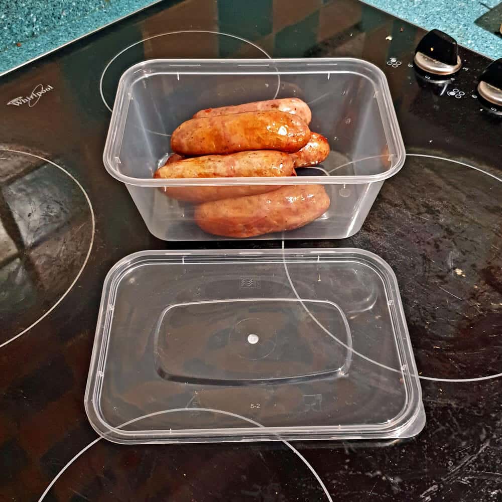 1000cc container with sausages